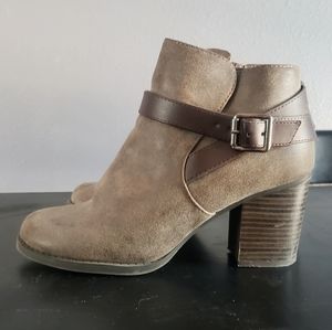 Ankle boots with straps and heel 2.5 inches